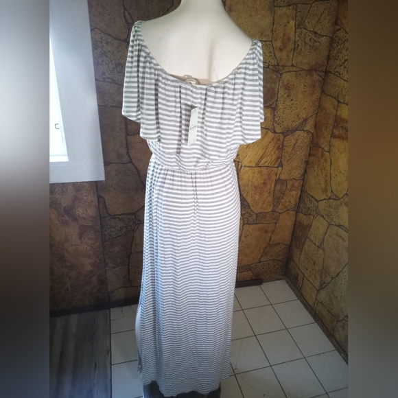 Eesome Gray Striped Off-Shoulder Maxi Dress - Picture 5 of 5